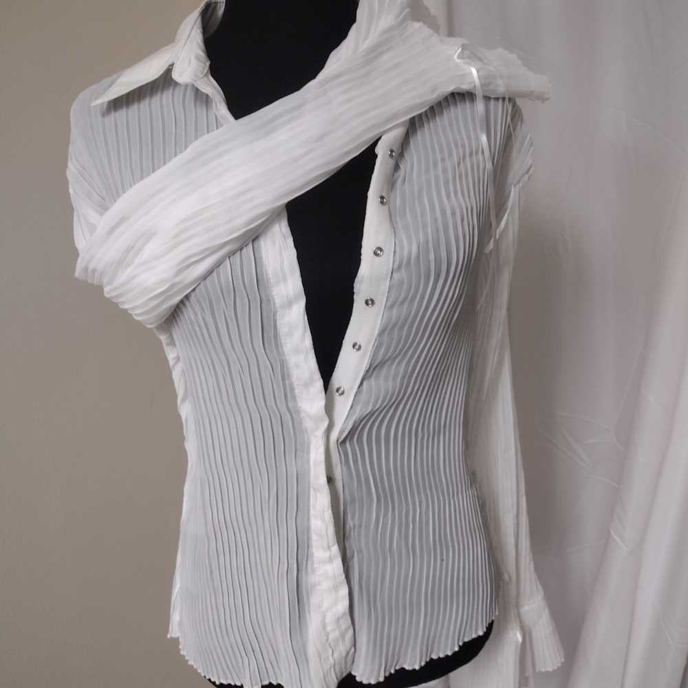 Elegant White Pleated Women's Top